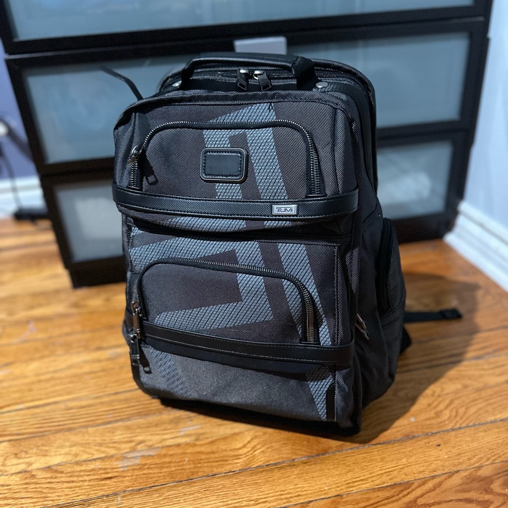Tumi Alpha backpack(New)